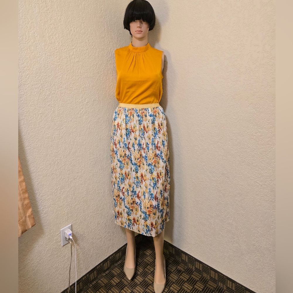 Suzy Shier Blue and Yellow Pleated A-Line Midi Skirt